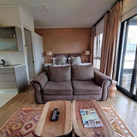 210 Gallery Luxury Studio Apartment 나이스나 외부 사진