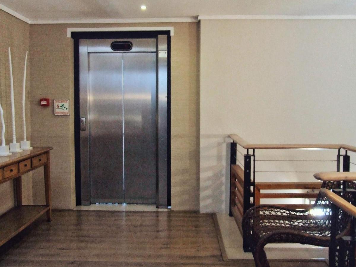 210 Gallery Luxury Studio Apartment 나이스나 외부 사진