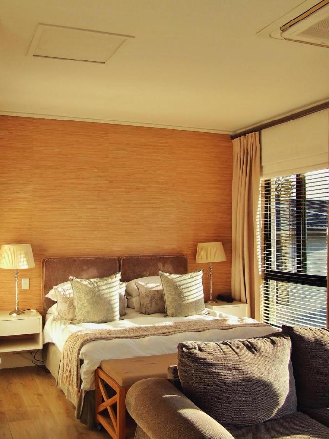 210 Gallery Luxury Studio Apartment 나이스나 외부 사진
